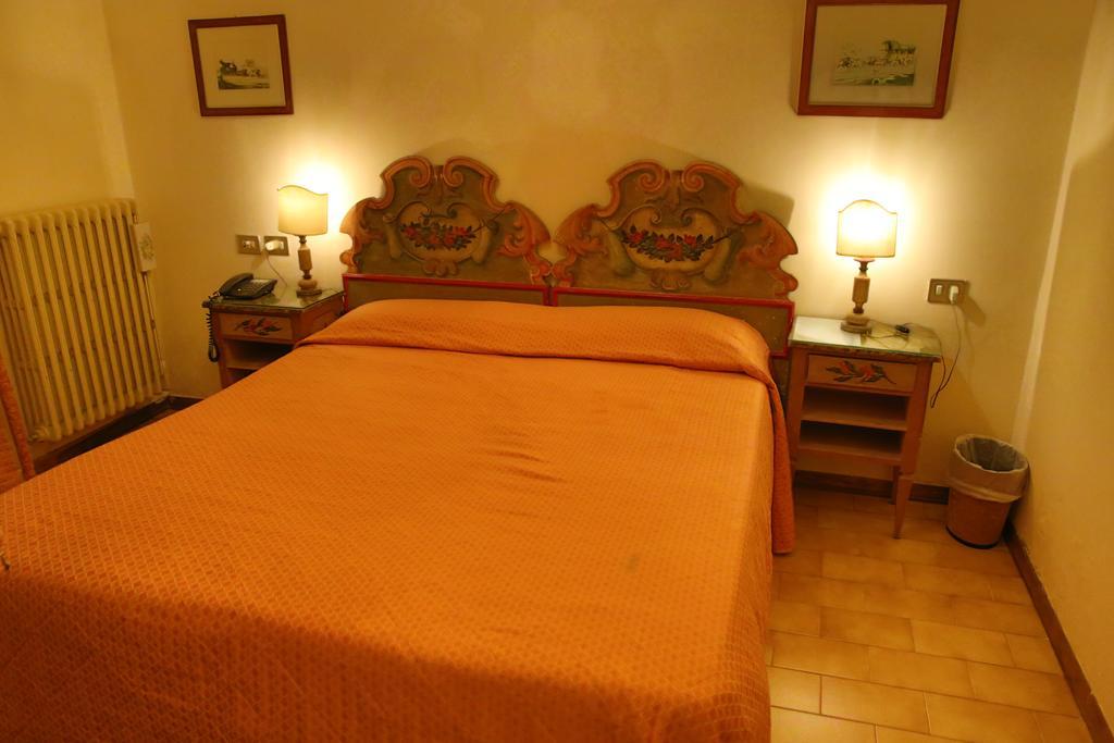 Hotel Villa Le Rondini Florencia Exterior foto
