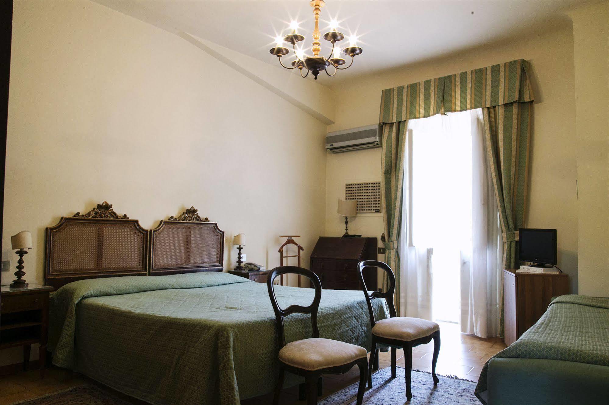 Hotel Villa Le Rondini Florencia Exterior foto